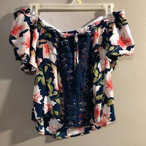 Off shoulder floral top ✨